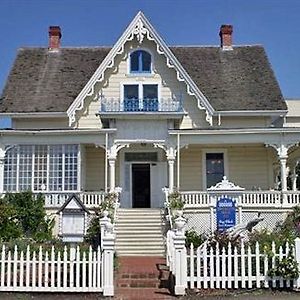 Maccallum House Inn